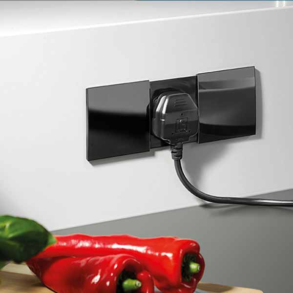 Bachmann Due Steckdose mit Deckel