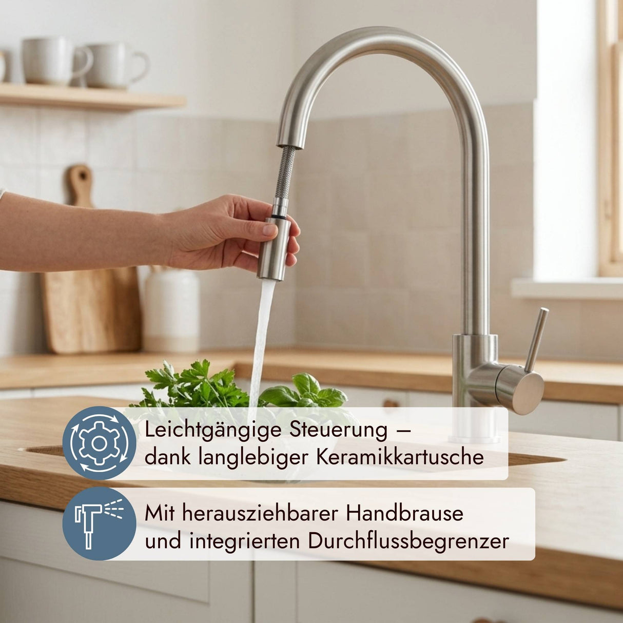 Moderne Systemceram Fresh Armatur mit Zugauslauf zum komfortablen Spülen und Reinigen