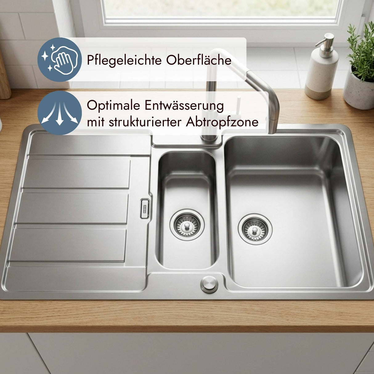 Materialdetail der Franke Hydros Edelstahlspüle mit kleinem Zusatzbecken und Hauptbecken