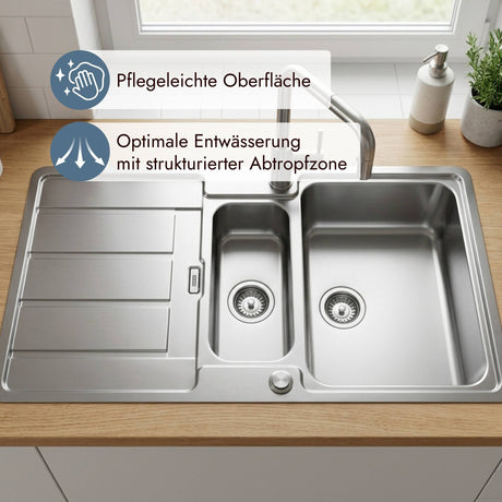 Materialdetail der Franke Hydros Edelstahlspüle mit kleinem Zusatzbecken und Hauptbecken